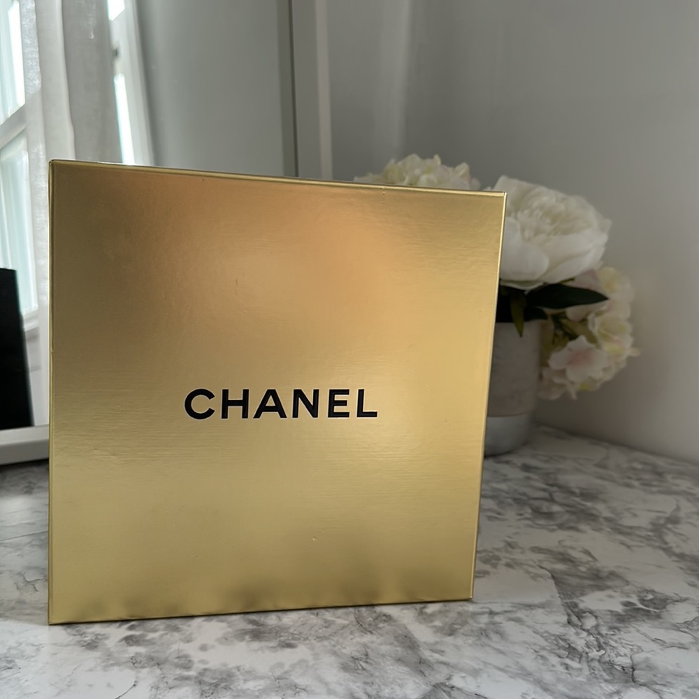 Chanel Box - Picture 3 of 5
